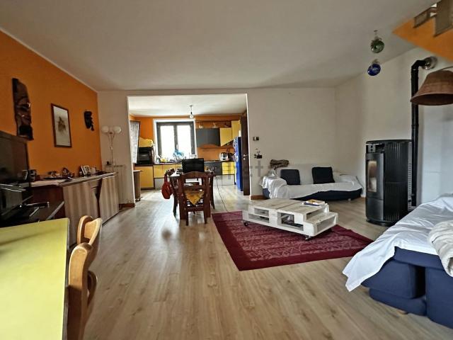 Villetta bifamiliare in vendita di 193 m² in Frazione Veggiola, 17