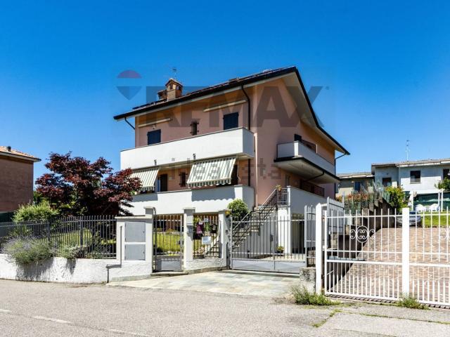 Villetta bifamiliare in vendita di 193 m² in Via Benedetto Croce, 22