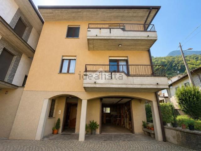 Villetta bifamiliare in vendita di 193 m² in Via Masoni
