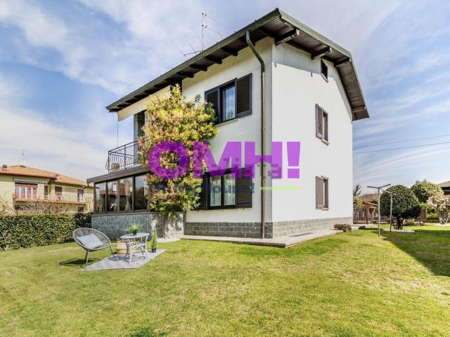 Villetta bifamiliare in vendita di 193 m² in Via Piano Superiore, 8