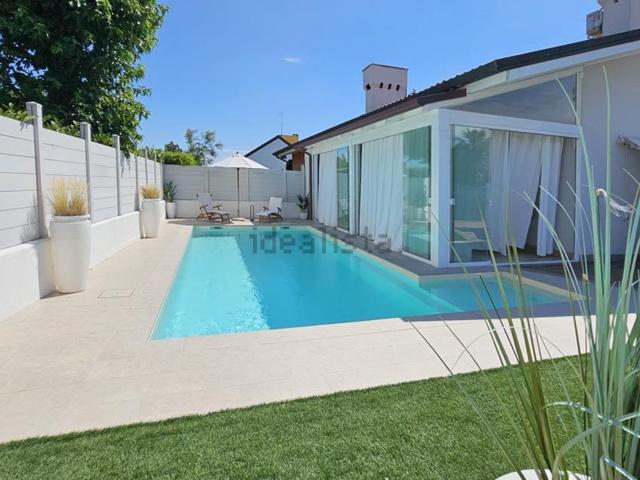 Villetta bifamiliare in vendita di 193 m² in Via Po di Levante, 8