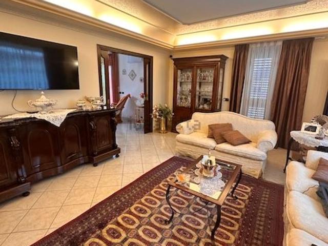 Villetta bifamiliare in vendita di 193 m² in Via Scaccia, 42