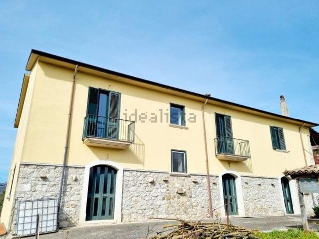 Villetta bifamiliare in vendita di 190 m² in Contrada Spina