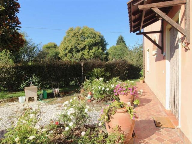 Villetta bifamiliare in vendita di 190 m² in Strada Comunale Capanna
