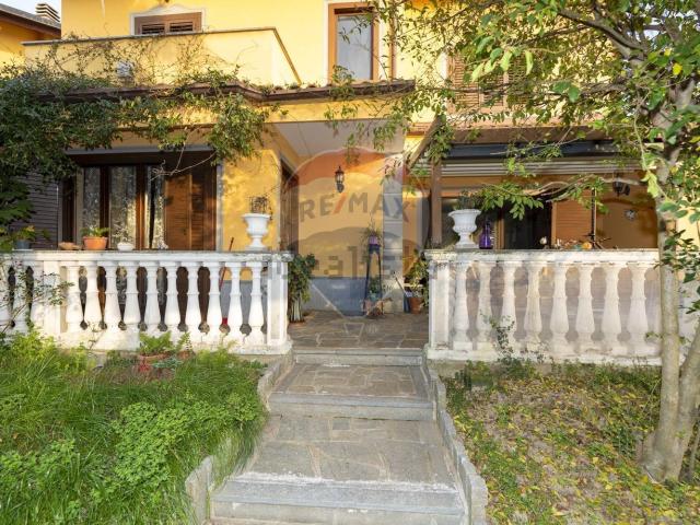 Villetta bifamiliare in vendita di 190 m² in Via Triveri, 56