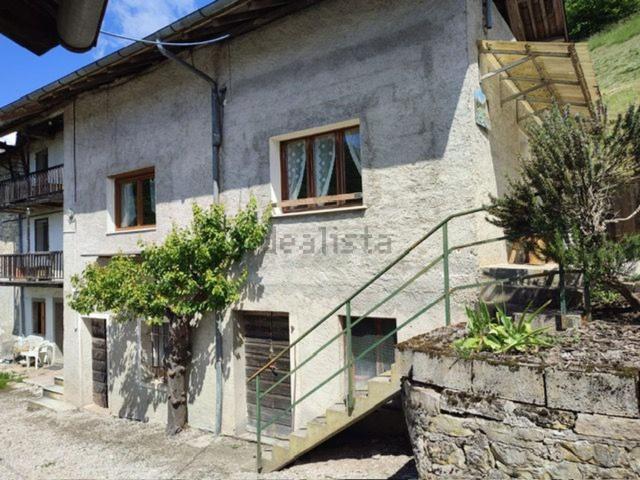 Villetta bifamiliare in vendita di 190 m² in Via Valduna Valerna, 16