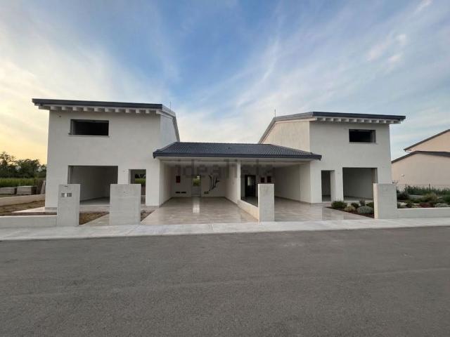 Villetta bifamiliare in vendita di 190 m² in Via Cassola