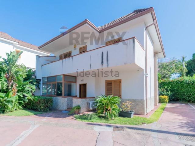 Villetta bifamiliare in vendita di 190 m² in Via Catalano, 63