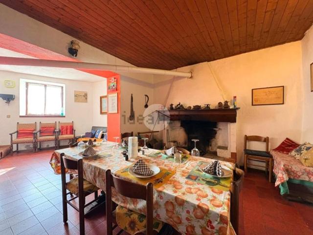 Villetta bifamiliare in vendita di 190 m² in Via Civine, 48