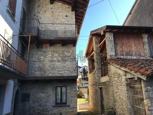 Villetta bifamiliare in vendita di 190 m² in Via Costa Berlendis, 8