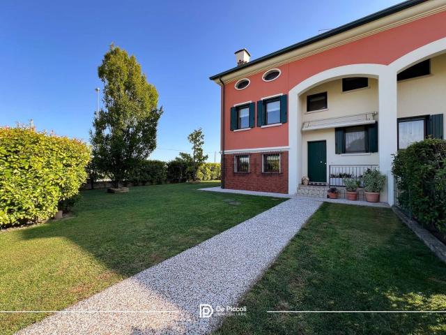 Villetta bifamiliare in vendita di 190 m² in Via Croce, 148