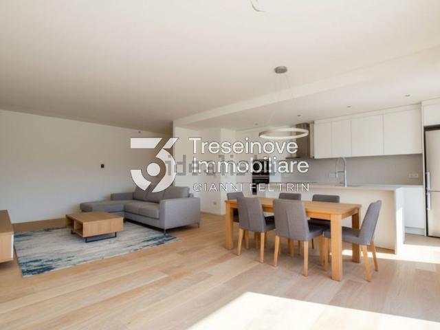 Villetta bifamiliare in vendita di 190 m² in Via degli Alpini