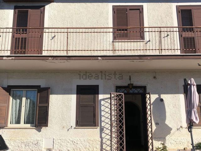 Villetta bifamiliare in vendita di 190 m² in Via Dei Pini, 2