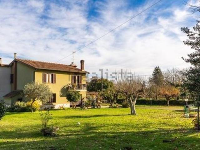 Villetta bifamiliare in vendita di 190 m² in Via della Selce, 229
