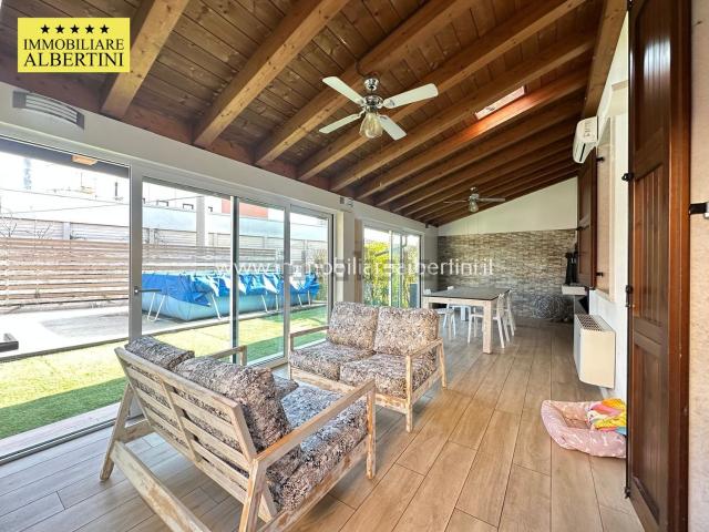 Villetta bifamiliare in vendita di 190 m² in Via Don Giovanni Calabria, 43
