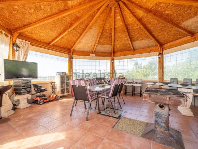 Villetta bifamiliare in vendita di 190 m² in Via Doganale