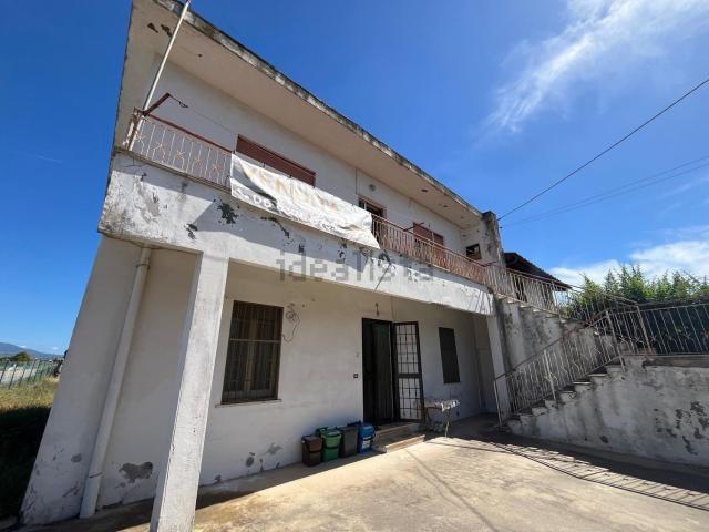 Villetta bifamiliare in vendita di 190 m² in Via Enna, 2