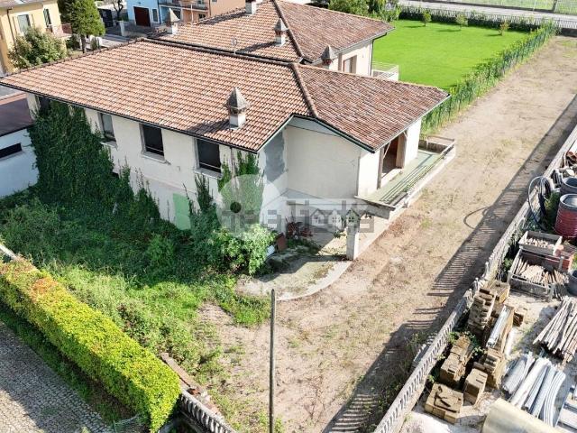Villetta bifamiliare in vendita di 190 m² in Via Europa Unita