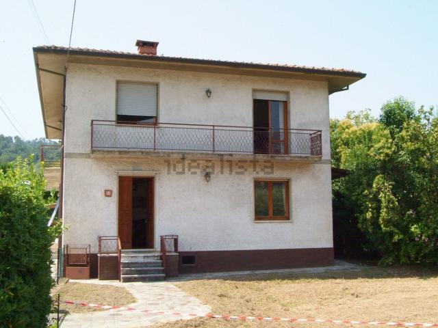 Villetta bifamiliare in vendita di 190 m² in Via Fondi, 61