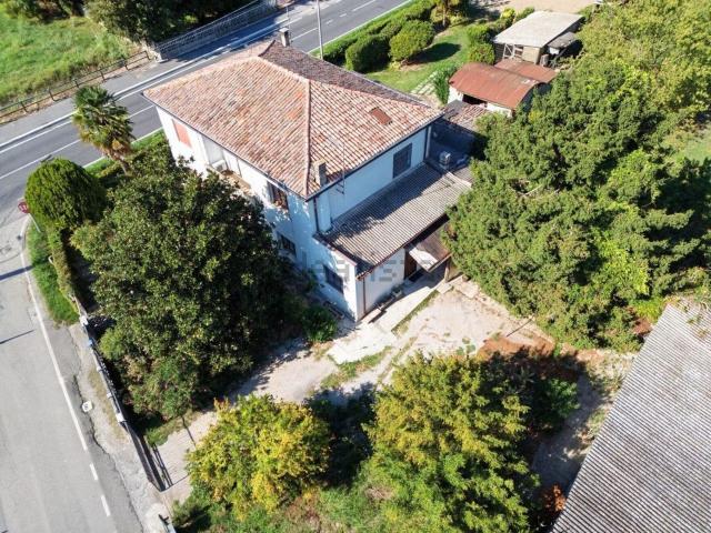 Villetta bifamiliare in vendita di 190 m² in Via Fornasette di Sopra