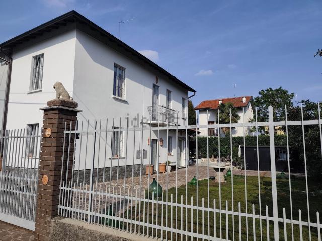 Villetta bifamiliare in vendita di 190 m² in Via Francesco Baracca, 5