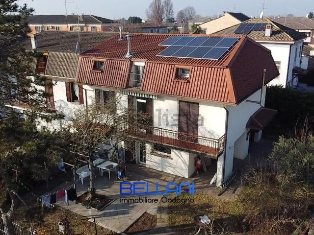 Villetta bifamiliare in vendita di 190 m² in Via G. Donizetti, 10