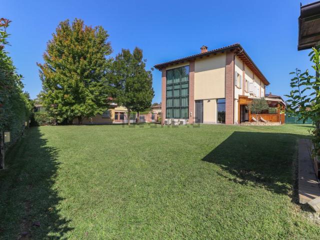 Villetta bifamiliare in vendita di 190 m² in Via Gandolfi, 20