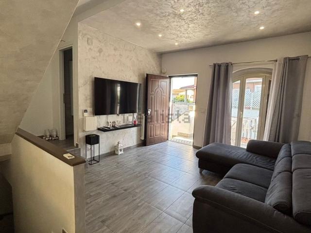 Villetta bifamiliare in vendita di 190 m² in Via Giovan Battista Lulli