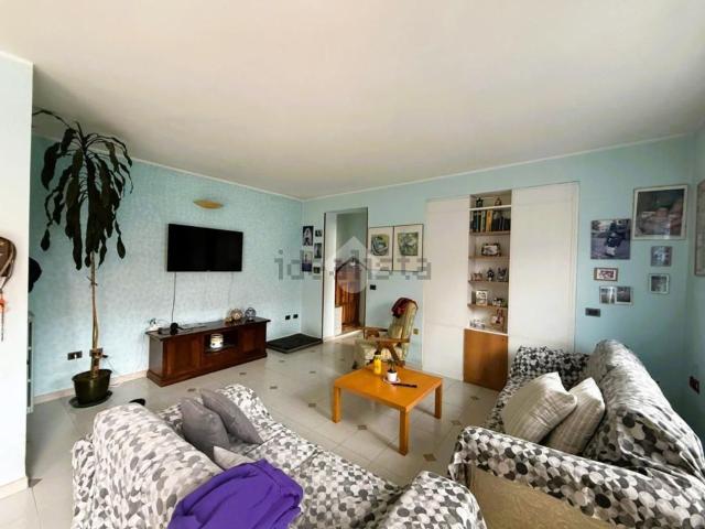 Villetta bifamiliare in vendita di 190 m² in Via Giuseppe Garibaldi, 25