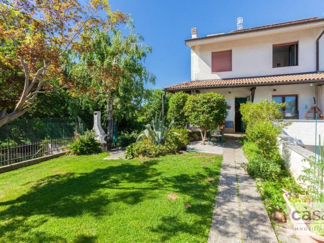 Villetta bifamiliare in vendita di 190 m² in Via Leonardo Da Vinci, 40