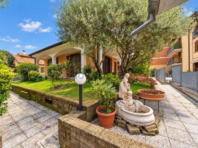 Villetta bifamiliare in vendita di 190 m² in Via Marchese Corrado