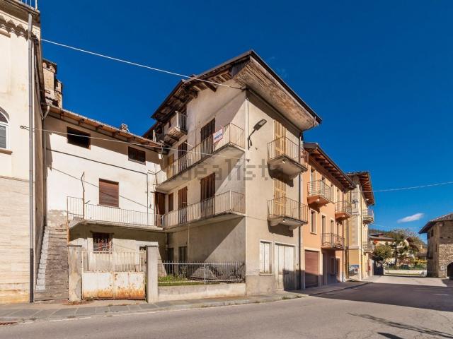 Villetta bifamiliare in vendita di 190 m² in Via Nazionale, 47