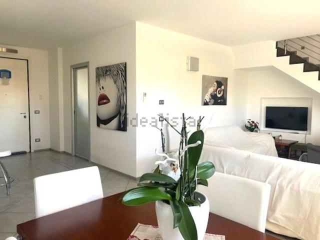 Villetta bifamiliare in vendita di 190 m² in Via Pietro Zorutti
