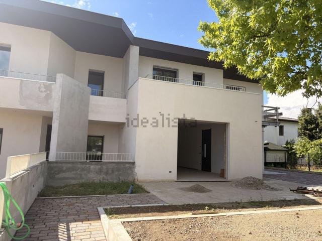 Villetta bifamiliare in vendita di 190 m² in Via Roma