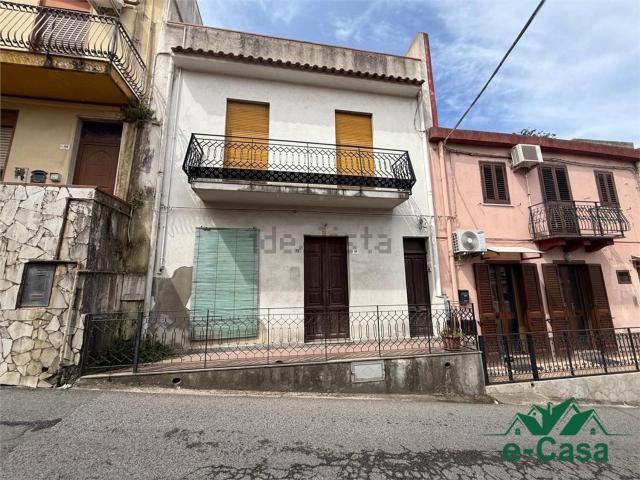 Villetta bifamiliare in vendita di 190 m² in Via Roma, 82