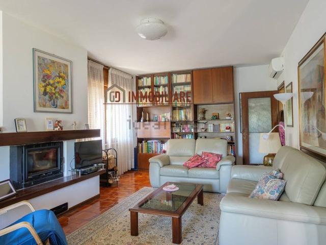 Villetta bifamiliare in vendita di 190 m² in Via San Carlo, 6