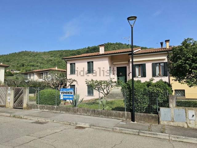 Villetta bifamiliare in vendita di 190 m² in Via San Lorenzo