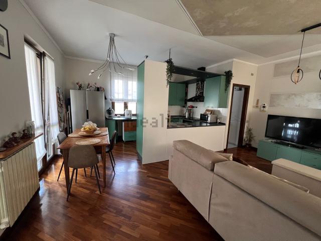 Villetta bifamiliare in vendita di 190 m² in Via Sandro Pertini