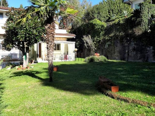 Villetta bifamiliare in vendita di 190 m² in Viale Olanda