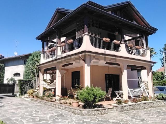 Villetta bifamiliare in vendita di 190 m²