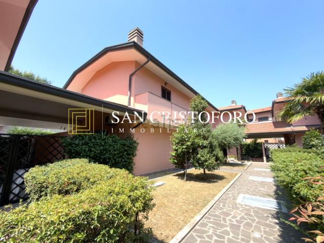 Villetta bifamiliare in vendita di 190 m²