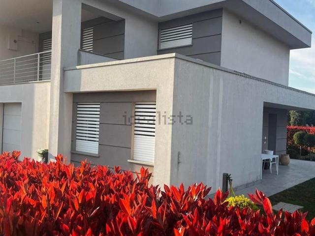 Villetta bifamiliare in vendita di 190 m²