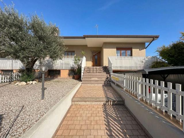 Villetta bifamiliare in vendita di 190 m²