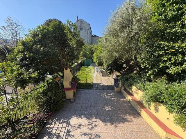 Villetta bifamiliare in vendita di 192 m² in Corso Ferdinando Maria Perrone, 116
