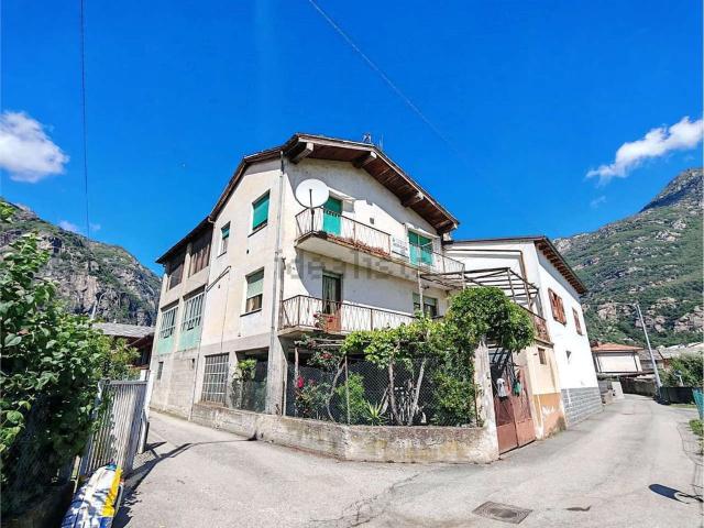 Villetta bifamiliare in vendita di 192 m² in Via Clapey