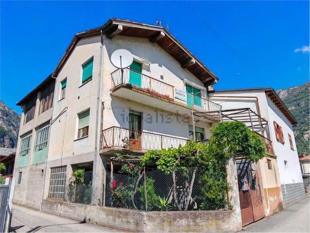 Villetta bifamiliare in vendita di 192 m² in Via Clapey