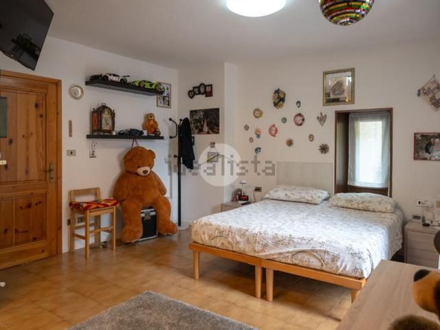 Villetta bifamiliare in vendita di 192 m² in Via delle Corti, 14