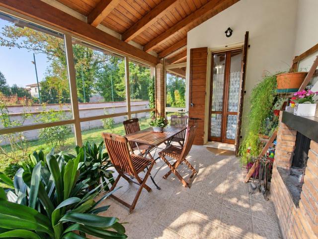 Villetta bifamiliare in vendita di 192 m² in Viale Fratelli Cervi