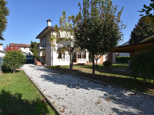 Villetta bifamiliare in vendita di 192 m²