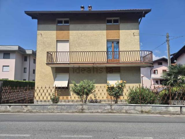 Villetta bifamiliare in vendita di 197 m² in Frazione Rozzo